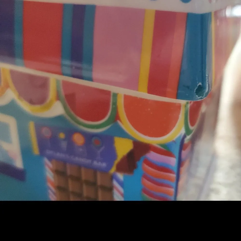 Dylan's Candy Bar Ceramic House - Picture 11 of 11